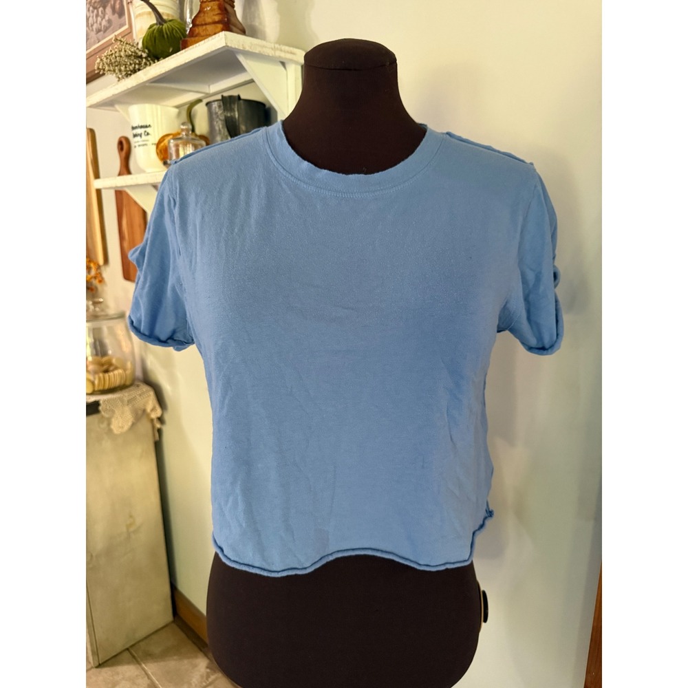 We The Free T-Shirt women's Size S Blue Excellent Cropped Raw Hem Tee layering